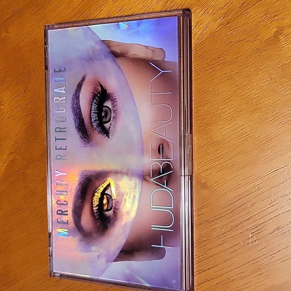 Huda Beauty Mercury Retrograde palette